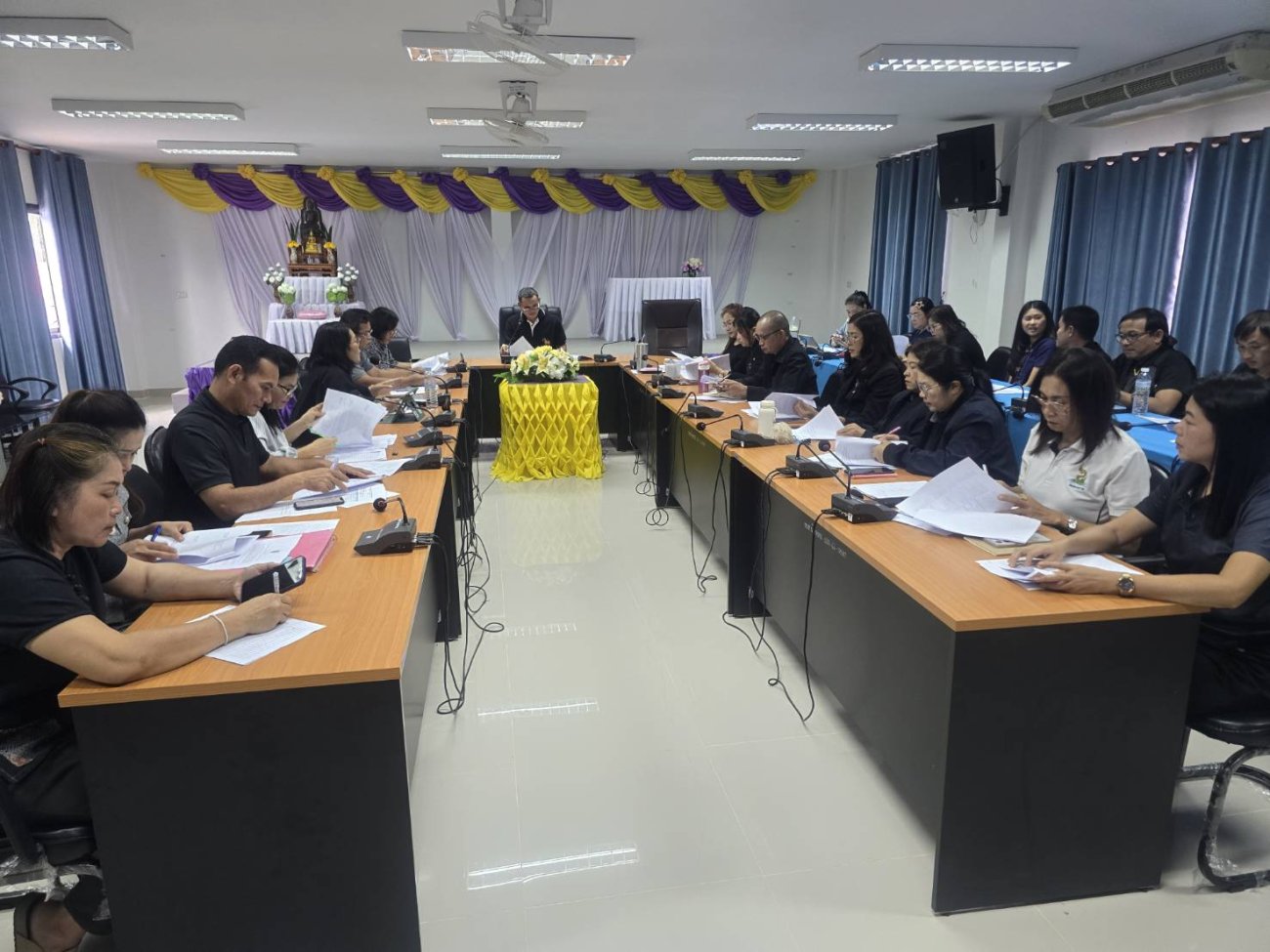 การประชุมประจำเดือนธันวาคม 2568 ของคณะผู้บริหาร พนักงานส่วนตำบล และพนักงานจ้างองค์การบริหารส่วนตำบลบ้านหวาย วันที่ 12 ธันวาคม 2568